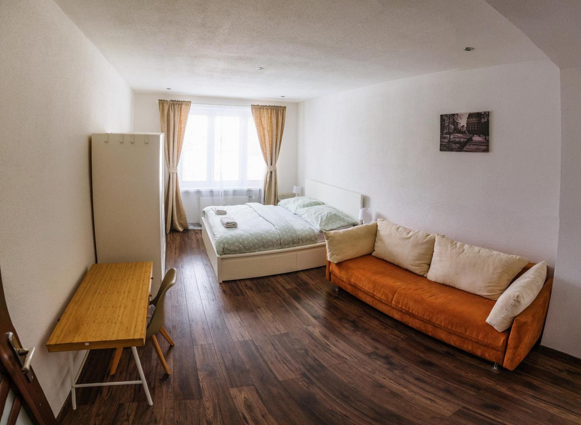 Milde'S Apartment Near The City Center - Hospodarska Street Трнава Екстериор снимка